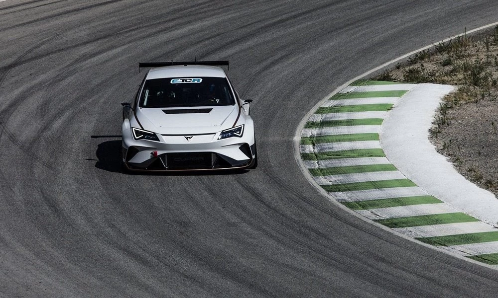 Cupra e-Racer: 680 ίπποι και πάγος για την ψύξη της μπαταρίας (βίντεο)